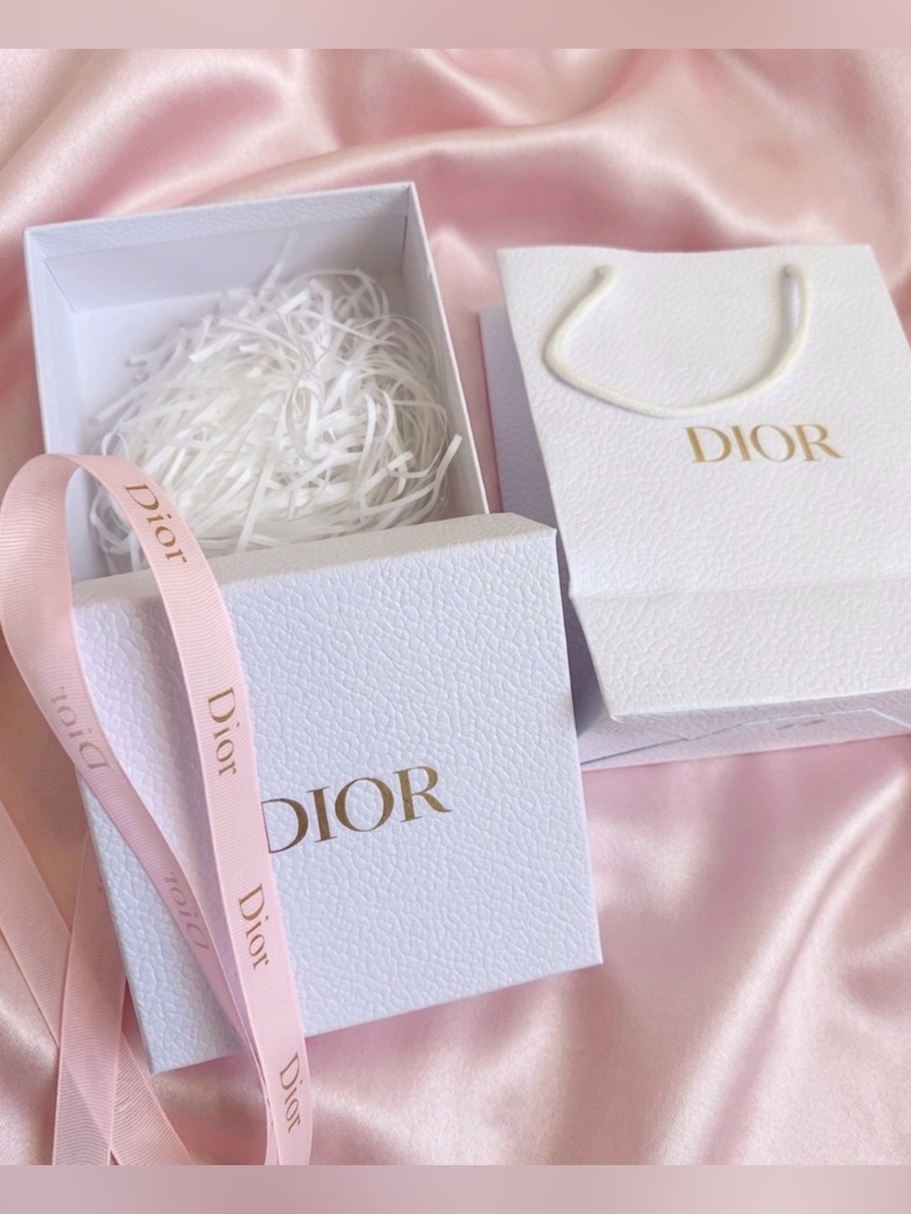 Dior Shopping bag, shopping box and pink ribbon brand new Amazing for any gift🌸